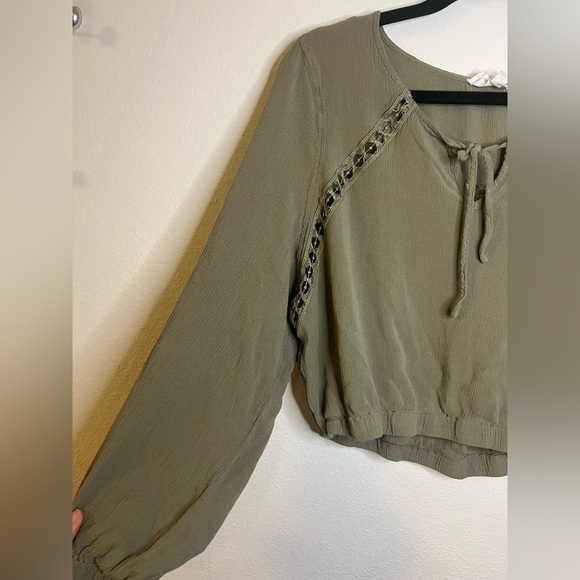 Hippie Rose Green Crop Blouse - Picture 3 of 5